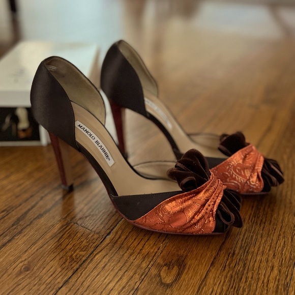 Manolo Blahnik ONE OF A KIND! 4” Chocolate Satin/Velvet Stiletto with Red Heel. - Picture 1 of 6